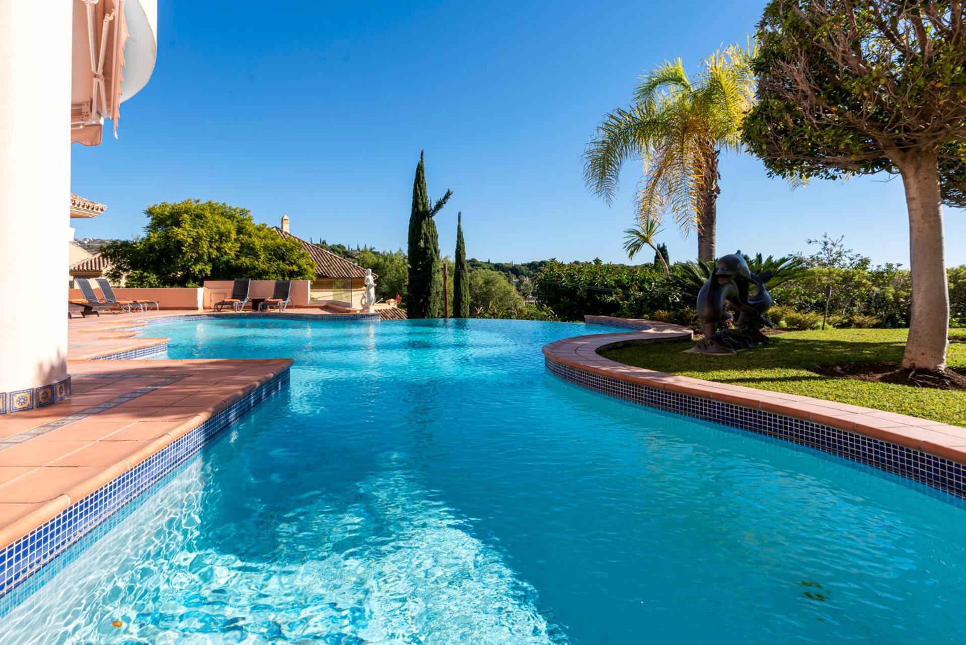 Luxury Villa Robledal By Mabiente - Views Of The Sea And The Golf Course มาร์เบยา ภายนอก รูปภาพ