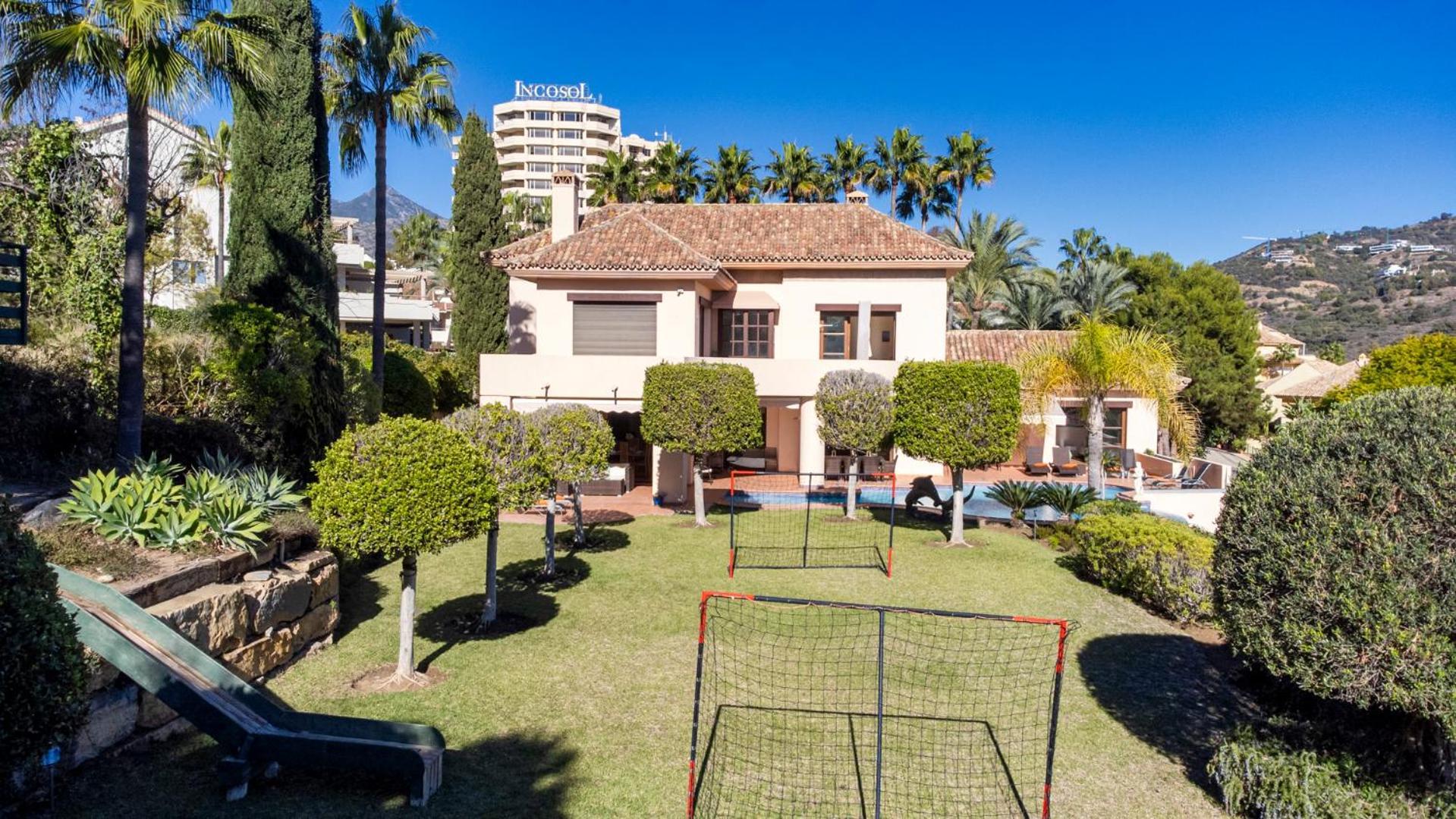 Luxury Villa Robledal By Mabiente - Views Of The Sea And The Golf Course มาร์เบยา ภายนอก รูปภาพ