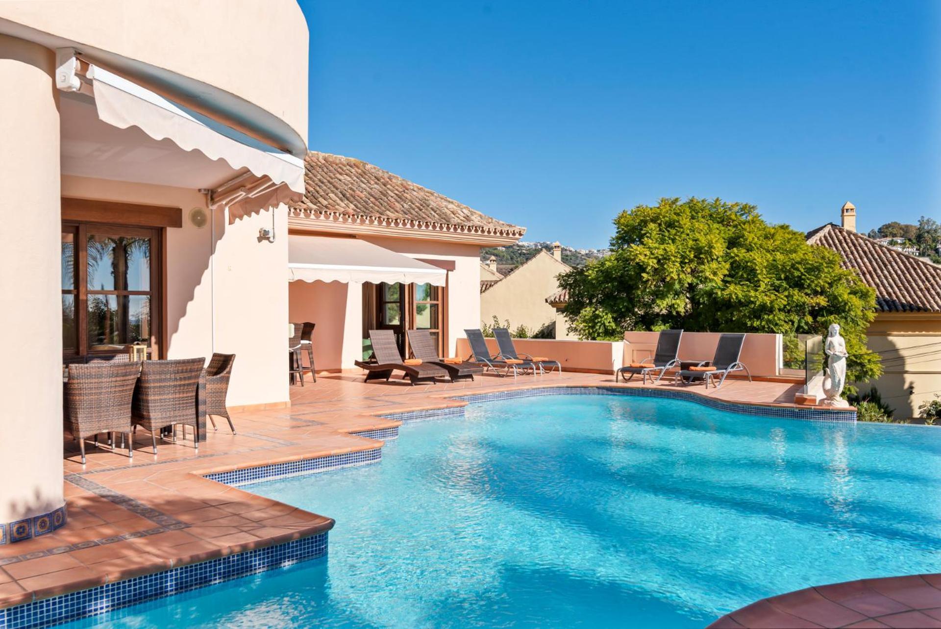 Luxury Villa Robledal By Mabiente - Views Of The Sea And The Golf Course มาร์เบยา ภายนอก รูปภาพ