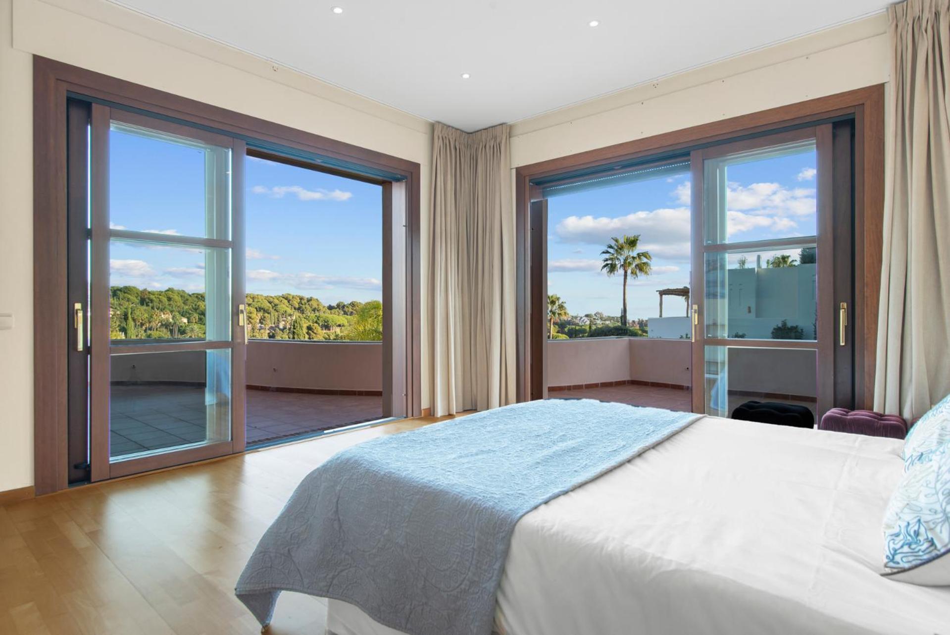 Luxury Villa Robledal By Mabiente - Views Of The Sea And The Golf Course มาร์เบยา ภายนอก รูปภาพ