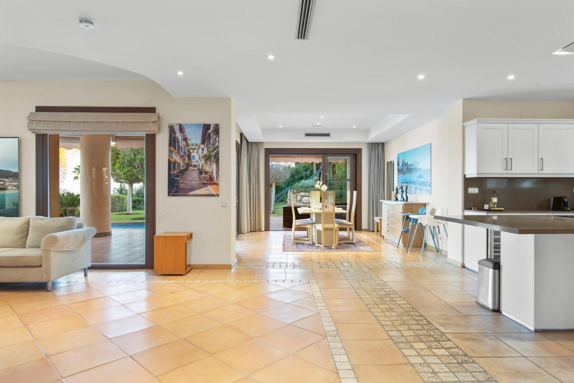 Luxury Villa Robledal By Mabiente - Views Of The Sea And The Golf Course มาร์เบยา ภายนอก รูปภาพ