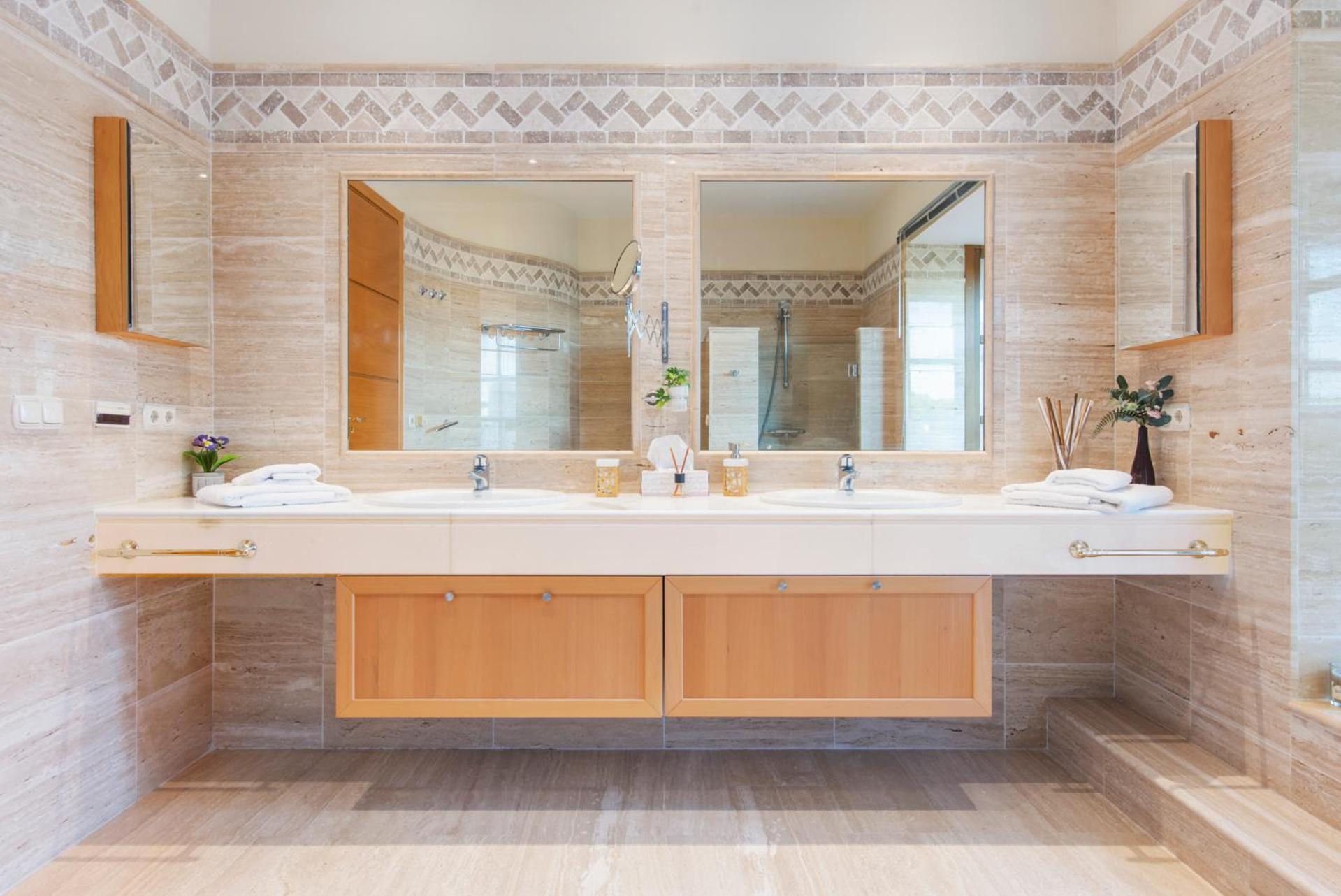 Luxury Villa Robledal By Mabiente - Views Of The Sea And The Golf Course มาร์เบยา ภายนอก รูปภาพ