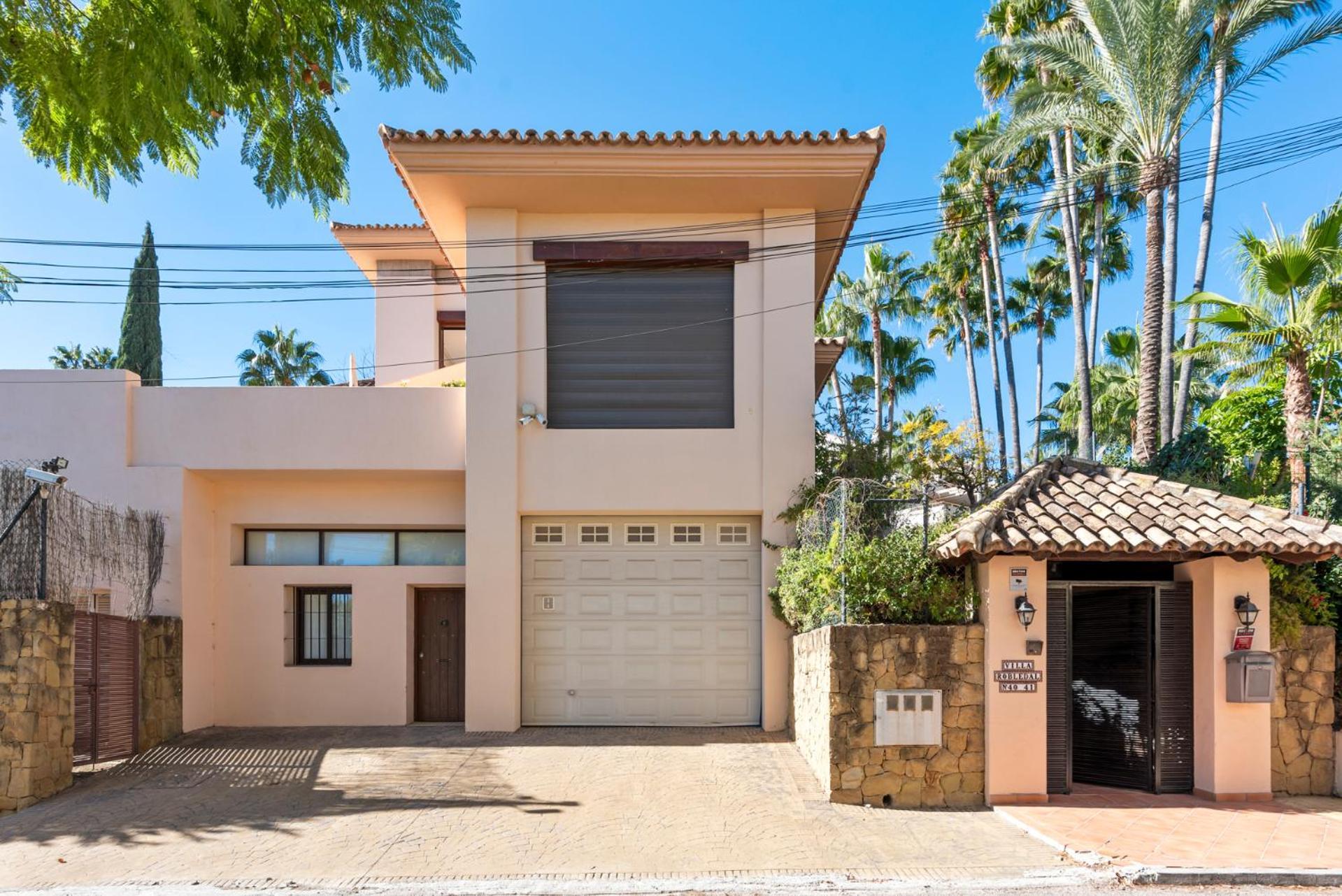Luxury Villa Robledal By Mabiente - Views Of The Sea And The Golf Course มาร์เบยา ภายนอก รูปภาพ