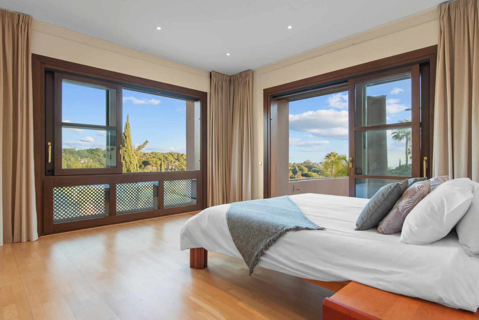 Luxury Villa Robledal By Mabiente - Views Of The Sea And The Golf Course มาร์เบยา ภายนอก รูปภาพ